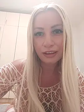 Snapshot of visnjica chatting on October 14, 2025, 9:15 pm visnjica online show from October 14, 2025, 9:15 pm