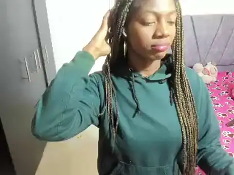 enyelsalas2 online show from October 7, 2025, 12:22 am