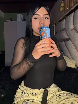 Laura-Khalifa online show from February 25, 2026, 6:13 am