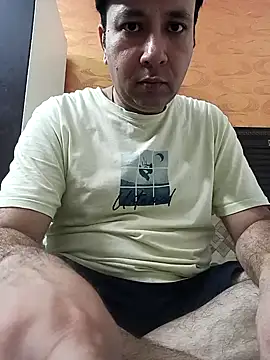 innocentboy1987 online show from May 15, 2026, 4:38 pm