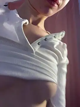 Snapshot of RosieMills chatting on March 10, 2025, 4:38 am RosieMills online show from March 10, 2025, 4:38 am