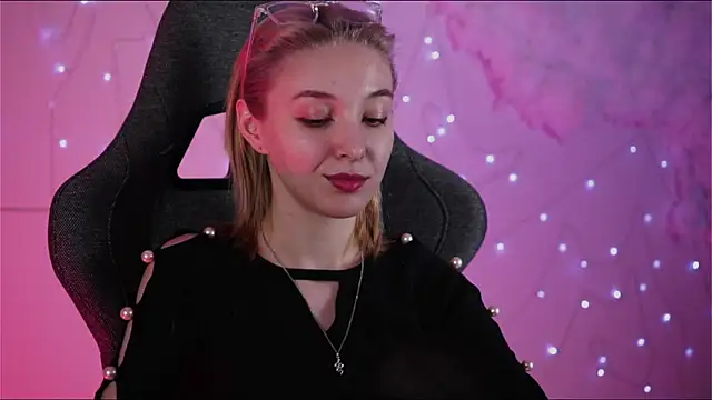 PhilippaAdamas online show from February 27, 2025, 5:40 am