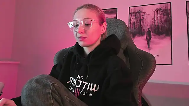 PhilippaAdamas online show from March 1, 2025, 5:42 am