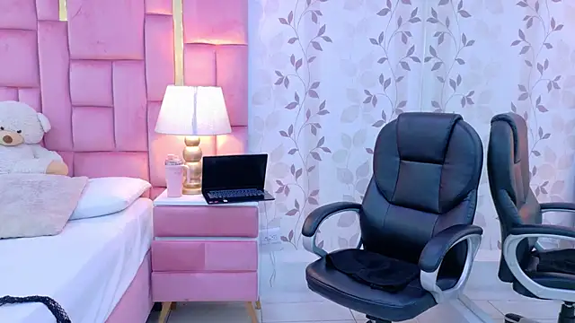 ArianaFranco online show from May 12, 2026, 4:57 pm