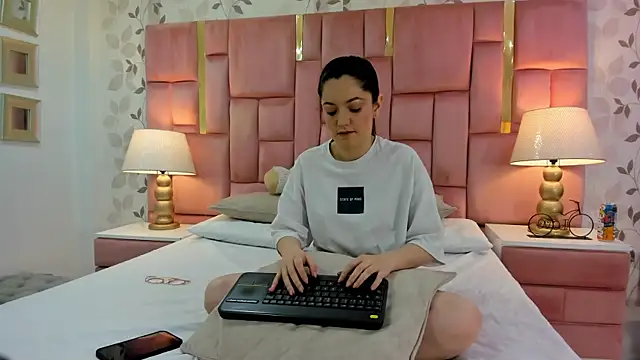 ArianaFranco online show from January 13, 2026, 3:49 pm