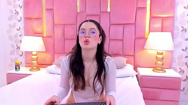 ArianaFranco online show from November 19, 2025, 4:40 pm