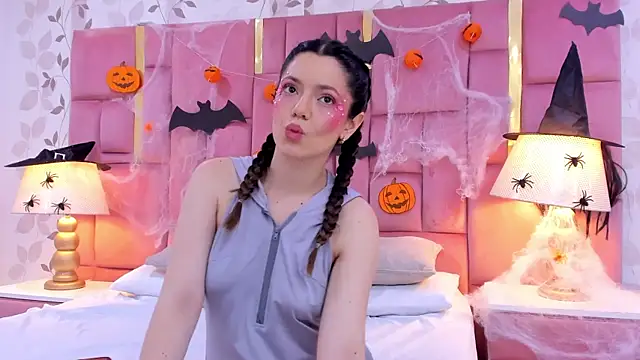 ArianaFranco online show from October 28, 2025, 3:44 pm