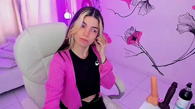 Isabela Fiorelli online show from November 20, 2025, 1:01 pm