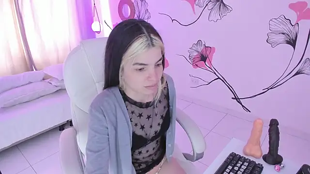 Isabela Fiorelli online show from September 19, 2025, 1:26 pm