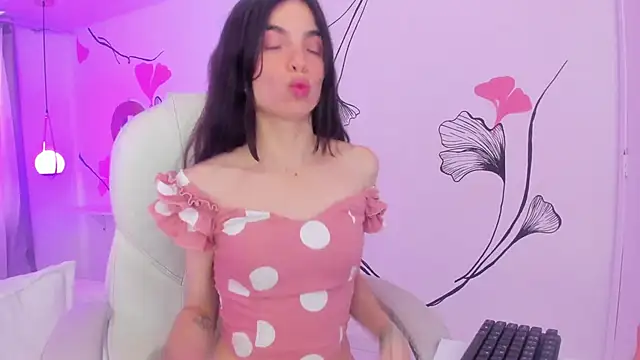 Isabela Fiorelli online show from February 21, 2025, 3:10 pm