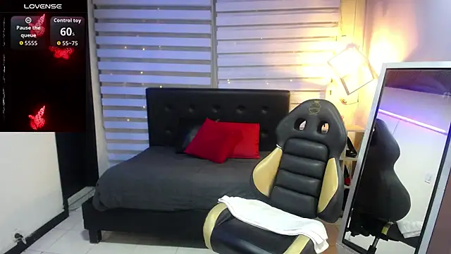 Snapshot of Cute_Angell_ chatting on October 21, 2025, 12:15 pm Cute Angell online show from October 21, 2025, 12:15 pm