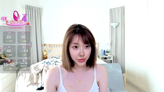 joycemilka online show from March 3, 2025, 5:26 am