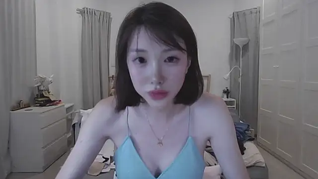 joycemilka online show from February 13, 2025, 1:37 pm