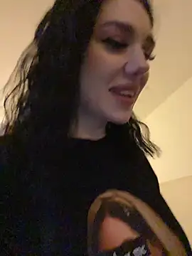 MaeveMoon online show from January 18, 2026, 6:11 pm