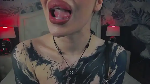 MaeveMoon online show from April 16, 2026, 9:39 pm