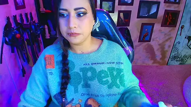 cherryy bombshelll online show from February 5, 2026, 4:14 pm