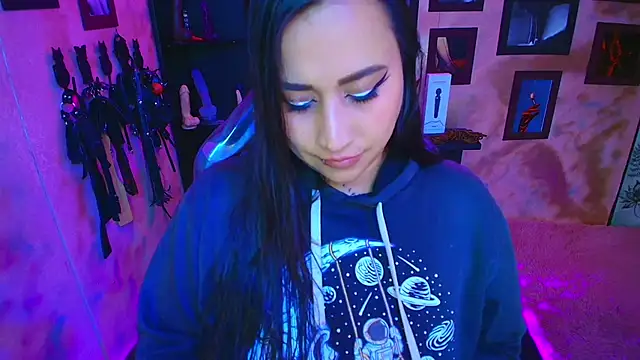 cherryy bombshelll online show from October 17, 2025, 6:21 pm