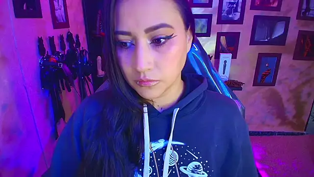 cherryy bombshelll online show from October 7, 2025, 3:35 pm