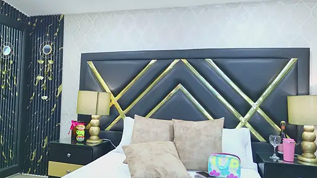 SophieWinsloow online show from December 21, 2025, 1:57 pm