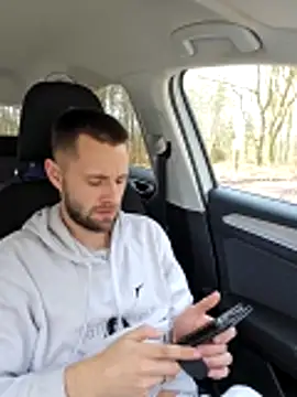 ademandjulia online show from February 28, 2026, 11:43 am