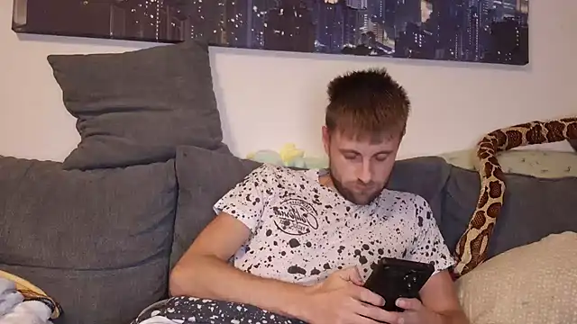 ademandjulia online show from November 6, 2025, 5:39 pm