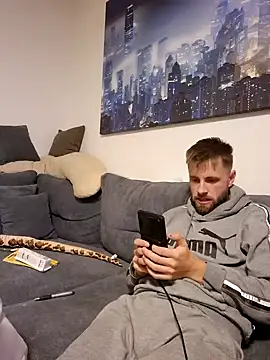 ademandjulia online show from October 16, 2025, 4:37 pm