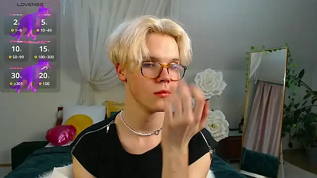 LouiseCoke online show from March 8, 2025, 12:22 am