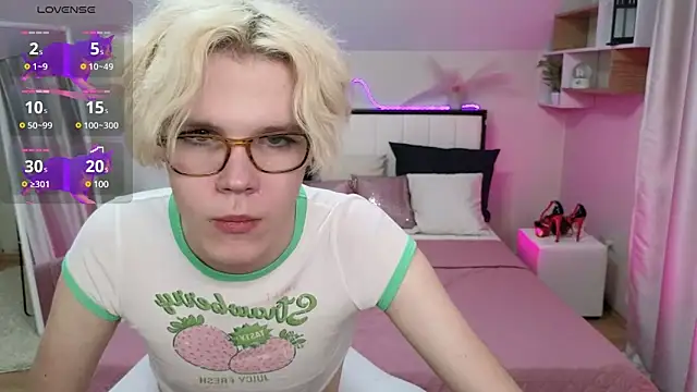 LouiseCoke online show from March 16, 2025, 7:06 pm