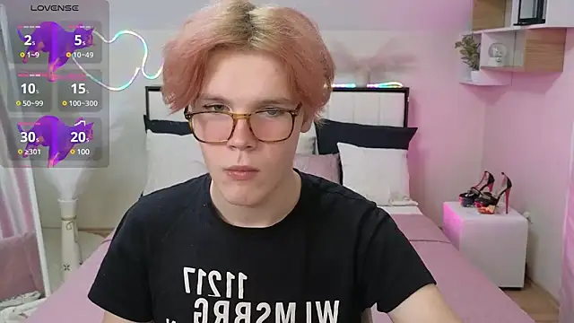 LouiseCoke online show from February 12, 2025, 9:33 pm