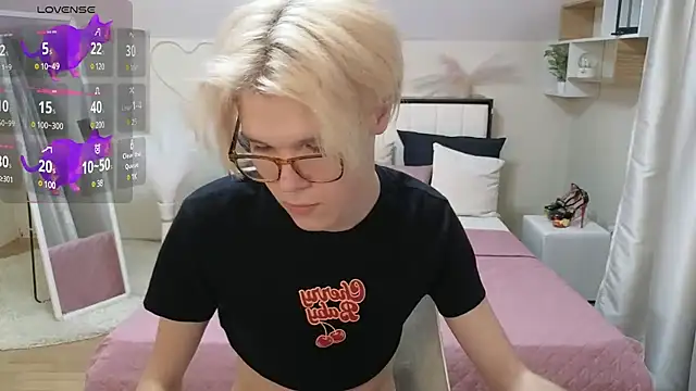 LouiseCoke online show from March 9, 2025, 6:11 pm