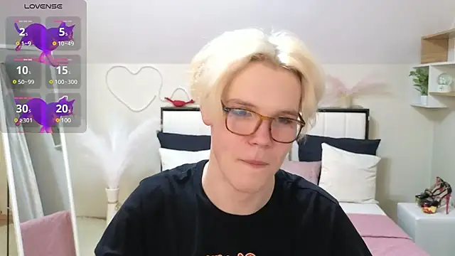 LouiseCoke online show from March 9, 2025, 9:14 pm