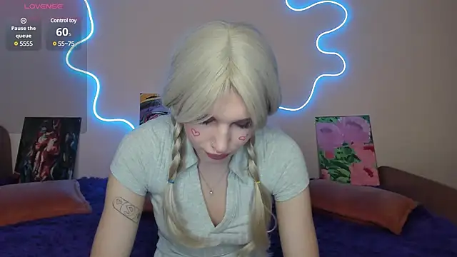 Snapshot of EvelinaLuu chatting on February 28, 2025, 1:05 am EvelinaLuu online show from February 28, 2025, 1:05 am