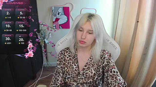 EvelinaLuu online show from April 2, 2026, 4:52 am