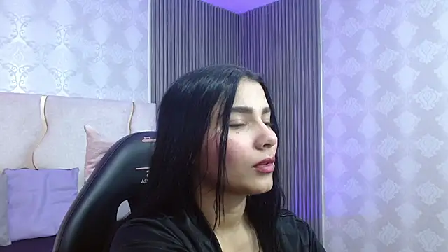 Gaby tay1 online show from November 7, 2025, 3:33 am