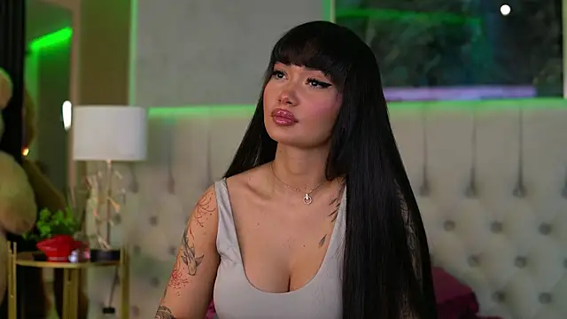 Snapshot of SashaFerrera chatting on October 21, 2025, 6:18 pm SashaFerrera online show from October 21, 2025, 6:18 pm