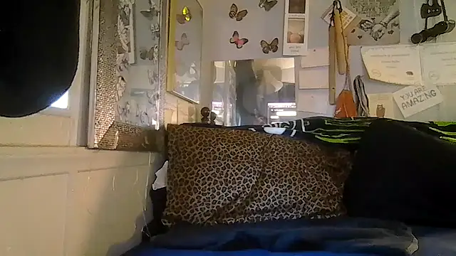 Snapshot of ShysluutGia chatting on February 25, 2026, 3:01 pm ShysluutGia online show from February 25, 2026, 3:01 pm