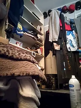 Snapshot of ShysluutGia chatting on November 6, 2025, 8:35 pm ShysluutGia online show from November 6, 2025, 8:35 pm