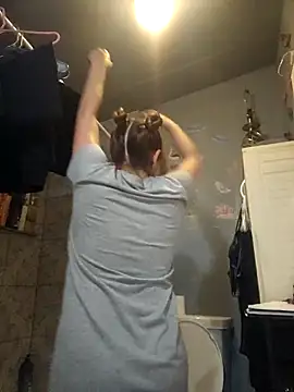 Snapshot of ShysluutGia chatting on December 22, 2025, 8:14 am ShysluutGia online show from December 22, 2025, 8:14 am