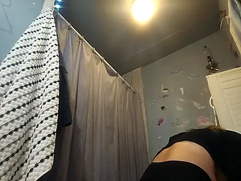 Snapshot of ShysluutGia chatting on December 23, 2025, 6:12 am ShysluutGia online show from December 23, 2025, 6:12 am