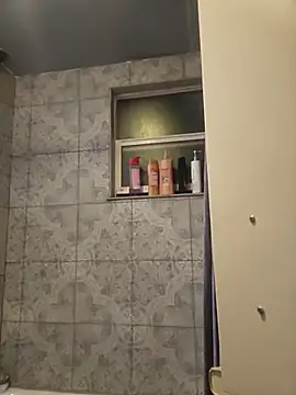 Snapshot of ShysluutGia chatting on January 6, 2026, 6:39 am ShysluutGia online show from January 6, 2026, 6:39 am