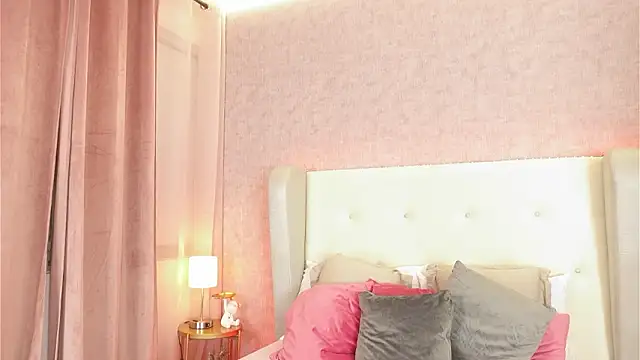 ThianaLopez online show from February 5, 2026, 9:54 pm