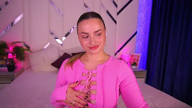 LindsieGreyy online show from October 29, 2025, 8:13 am