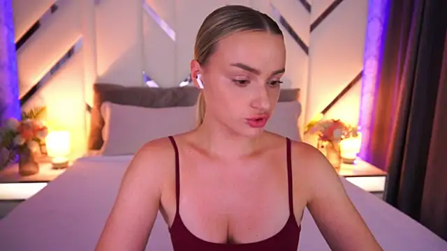 Snapshot of LindsieGreyy chatting on July 14, 2026, 1:17 pm LindsieGreyy online show from July 14, 2026, 1:17 pm