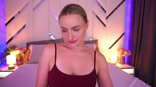 Snapshot of LindsieGreyy chatting on June 30, 2026, 1:00 pm LindsieGreyy online show from June 30, 2026, 1:00 pm