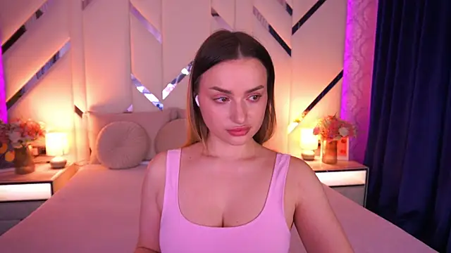 LindsieGreyy online show from March 26, 2026, 7:28 am