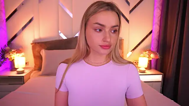 Snapshot of LindsieGreyy chatting on June 25, 2026, 12:32 pm LindsieGreyy online show from June 25, 2026, 12:32 pm