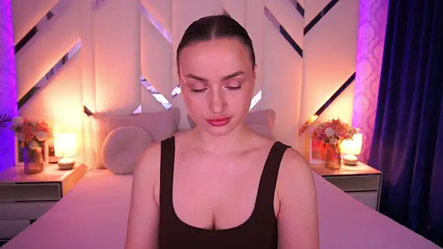LindsieGreyy online show from April 9, 2026, 6:04 am
