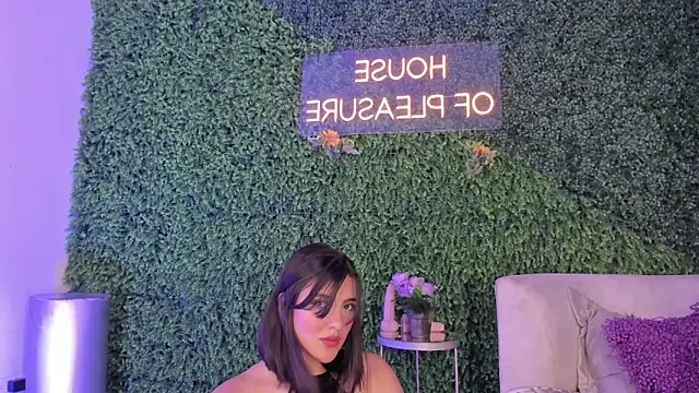 emmiily z online show from March 7, 2025, 9:51 am