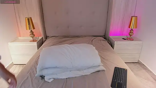 emmiily z online show from March 15, 2026, 8:27 pm