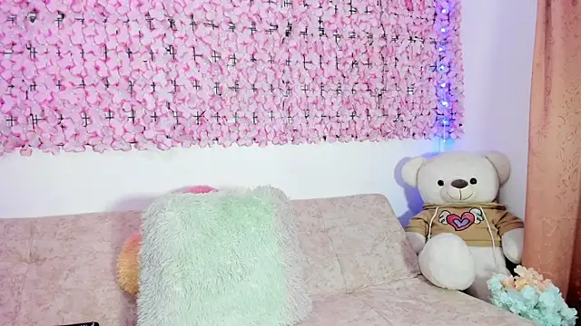 Lynda Bonnie online show from November 1, 2025, 3:50 pm